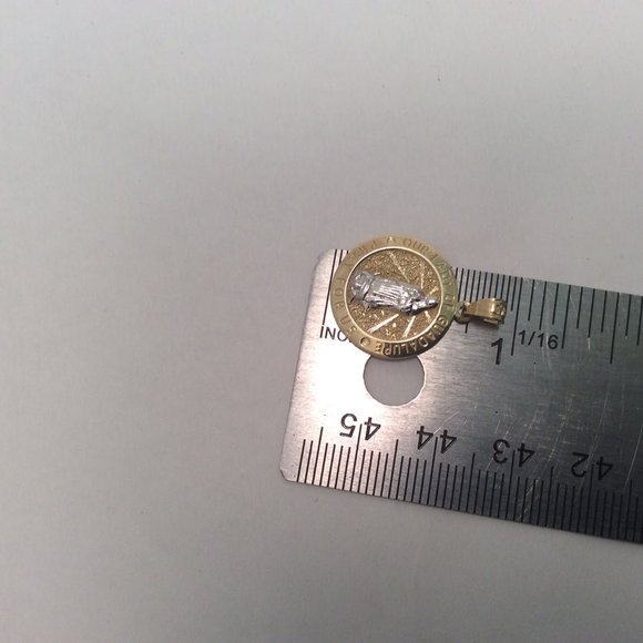 10K REAL SOLID GOLD MEDALLION PENDANT OUR LADY OF GUADALUPE PRAY FOR US 1.8gr - Picture 8 of 8